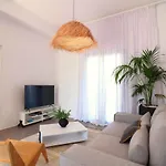 Apartmán The Nine Graces -kora, 80m From Beach, Terrace And Jacuzzi