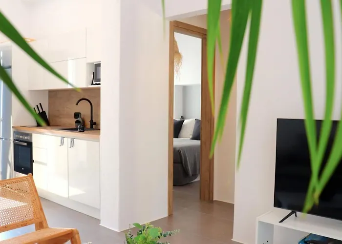 Apartment The Nine Graces -kora, 80m From Beach, Terrace And Jacuzzi