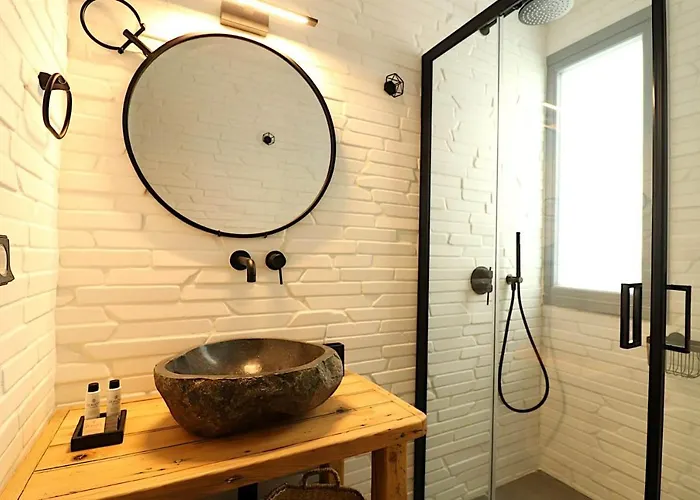 Apartment The Nine Graces -kora, 80m From Beach, Terrace And Jacuzzi